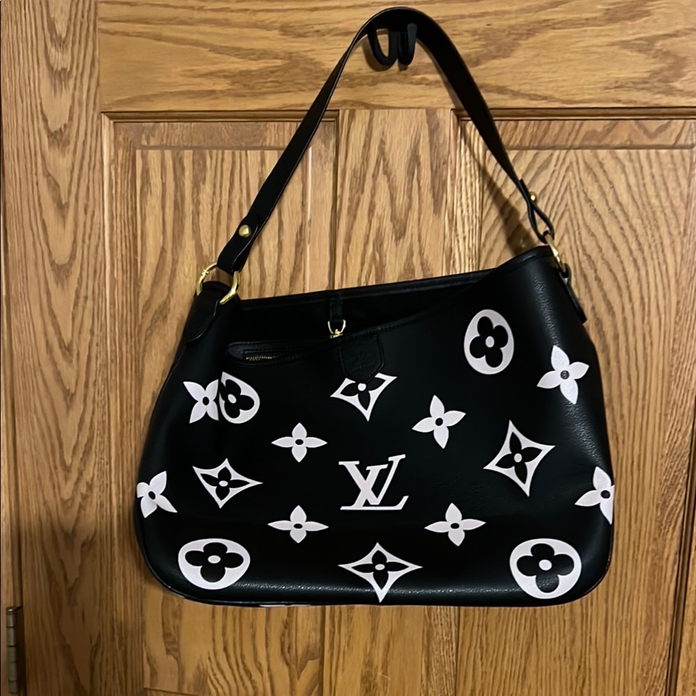 Inspired Louis Vuitton Black and White Women's Bag